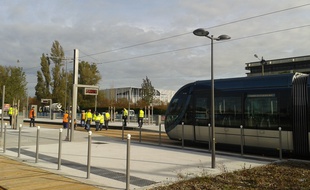 A Bordeaux, le 25 janvier 2015, le tramway de la ligne C dessert le Nouveau Stade.