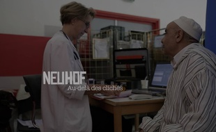 Un chibani, vieil homme travailleur immigré, du Neuhof vient donner son sang. Le film «Le Neuhof, au-delà des clichés» donne une autre vision de ce quartier de Strasbourg que ceux qui lui accolent (drogue, chômage, etc.).