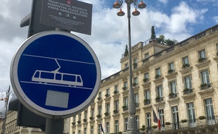 Depuis le moi de mai 2018, la place de la Comédie à Bordeaux est sous vidéo-verbalisation.