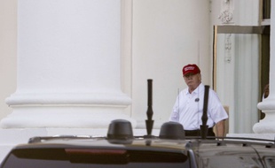 Donald Trump quitte la Maison Blanche pour aller jouer au golf, le 22 octobre 2017.