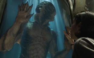 Sally Hawkins et Doug Jones dans La Forme de l'eau de Guillermo del Toro
