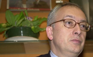 Le conseil municipal de Rouen a élu vendredi le socialiste Yvon Robert à la tête de la mairie de la ville en remplacement de Valérie Fourneyron, nommée ministre des Sports.