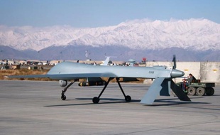 Au moins quatre insurgés islamistes ont été tués jeudi par les missiles tirés par un drone américain dans les zones tribales du nord-ouest du Pakistan, sanctuaire d'Al-Qaïda et base arrière des talibans afghans, ont annoncé des militaires pakistanais