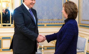 La Russie a mis en garde l'Ukraine mercredi contre un changement de cap, laissant entendre qu'une telle évolution l'empêcherait de poursuivre l'aide promise à Kiev.