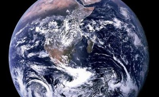 Les trois quarts des habitants de la planète vivant avec moins de 2 dollars par jour sont dépourvus de compte en banque, selon une étude publiée jeudi par la Banque mondiale.