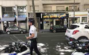 Les policiers Lyonnais, en mission de prévention cours Gambetta à Lyon.