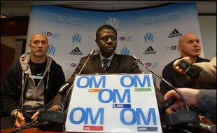 L'Olympique de Marseille n'enverra pas ses titulaires disputer le match vedette de la 29e journée de L1 de football contre le Paris SG dimanche estimant que "la sécurité n'est pas assurée pour ses supporteurs" à qui il a demandé "fermement" de ne pas effectuer le voyage, avait annoncé vendredi le président de l'OM Pape Diouf.