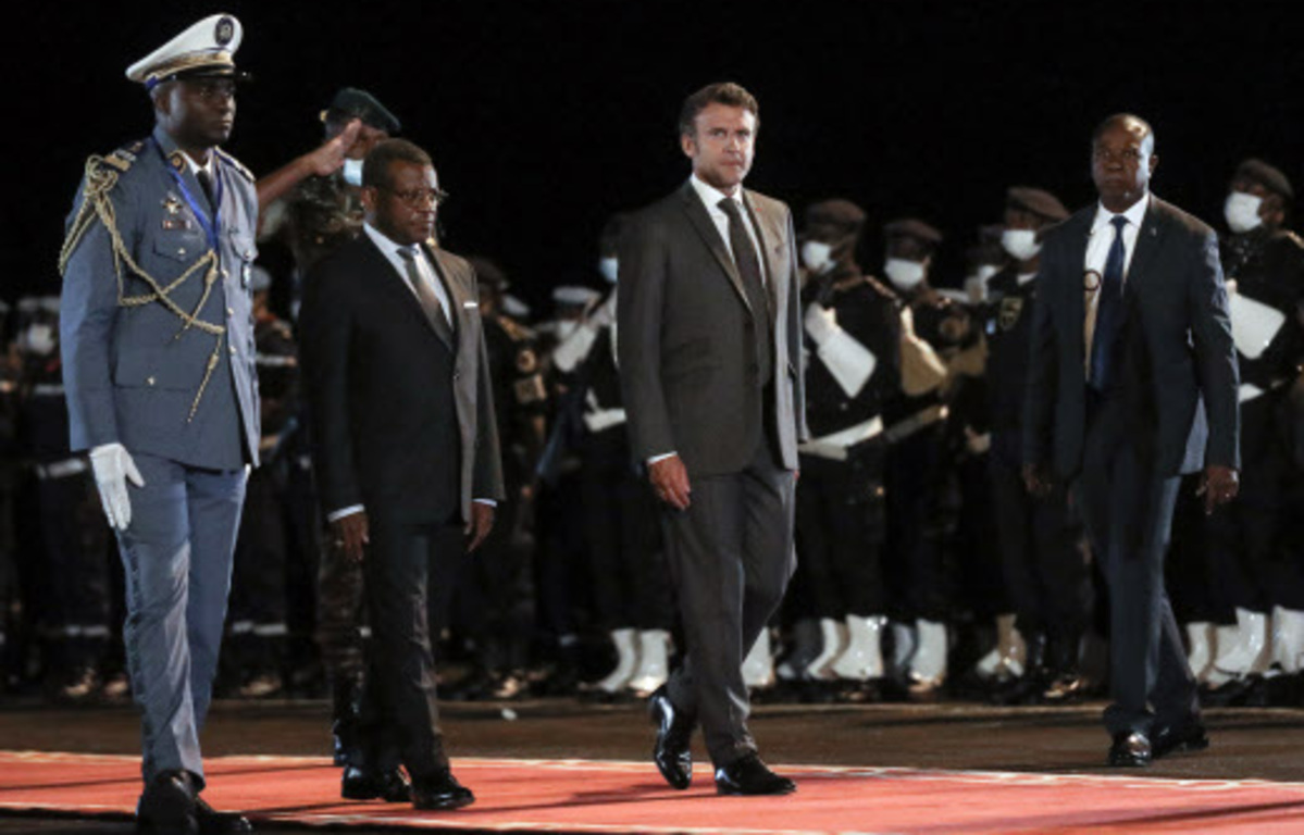 Emmanuel Macron en guerre contre la propagande russe en Afrique