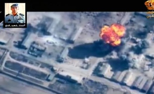 Capture d'écran de la TV jordanienne montrant de la fumée s'élevant d'un bâtiment le 5 février 2015 après un raid jordanien contre le groupe Etat islamique