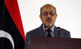 Le porte-parole par intérim du Premier ministre libyen, Ahmad Lamen, à Tripoli le 25 juillet 2014