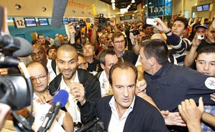 Tony Parker à son arrivée à Roissy, le 23 septembre 2013.