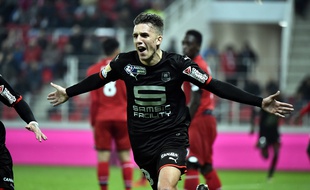 Le Rennais Adrien Hunou, ici après son but en Coupe de la Ligue face à Dijon (1-2), le 25 octobre 2017.