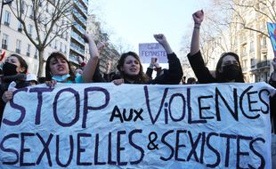 Plusieurs centaines d'étudiants ont manifestes contre violences sexuelles, sexismes dans les écoles et dans les universités. France le 6 mars 2021.