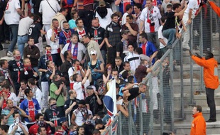 Les supporters du PSG, lors d'un déplacement à Amiens en Coupe de France, le 6 mai 2008