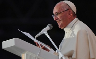Le pape François prononce un discours sur le Campus Misericordiae le 30 juillet 2016, lors des Journées Mondiales de la Jeunesse.