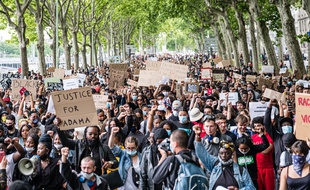 À Lyon comme dans plusieurs villes de France, des milliers de personnes ont manifesté le 6 juin contre les violences policières.