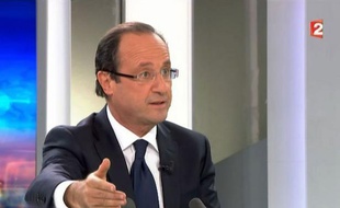 François Hollande, candidat PS à la présidentielle, a souhaité mercredi que le référendum demandé par le Premier ministre socialiste grec Georges Papandréou porte sur la question de la présence de ce pays dans la zone euro et qu'elle soit "posée rapidement aux Grecs".