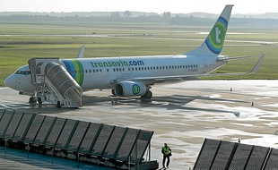 La compagnie Transavia, filiale d'Air France-KLM, a ouvert ses premiers vols réguliers en avril à Lille-Lesquin.