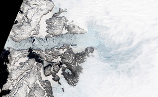Photo de la NASA illustrant le recul du glacier Jakobshvan, au Groenland, en 2014.