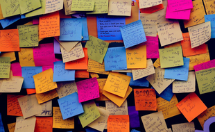 Des Post-It (illustration).