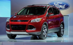 Face à un risque de fuite d'essence susceptible de provoquer un incendie, Ford a instamment prié jeudi ses clients de cesser immédiatement de conduire 11.000 de ses voitures dernier modèle, manifestement soucieux de réagir avant qu'un drame ne survienne.