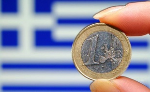 Le ministère grec des Finances a démenti "catégoriquement" mercredi les rumeurs évoquées au sein de l'Eurogroupe selon lesquelles il a été demandé aux membres de la zone euro de préparer des plans de sortie de la Grèce de la zone euro.