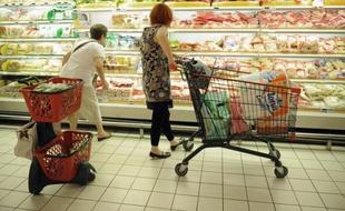 Les prix à la consommation en France ont légèrement augmenté de 0,1% en octobre en évolution mensuelle, en raison de la hausse saisonnière des prix du pétrole et des services, et sont en hausse de 1,6% sur un an, a annoncé l'Insee mercredi.