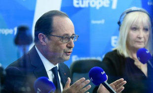 François Hollande lors de son intervention sur la radio Europe 1 le 17 mai 2016 à Paris