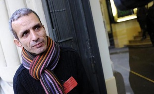 Malek Boutih, membre du bureau national du PS, a estimé jeudi que Martine Aubry "verrouillait" le parti et "laiss(ait) s'exprimer une forme de radicalité (au PS) pour fermer la porte à Dominique Strauss-Kahn".