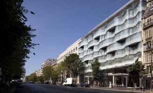 L'Hôtel Renaissance Arc de Triomphe dans le 17e arrondissement de Paris.