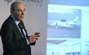 Le PDG du groupe Dassault Aviation Eric Trappier présente les résultats du groupe à Saint-Cloud, le 11 mars 2015