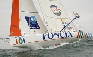 Foncia, le bateau de Michel Desjoyeaux, lors du Vendée Globe, le 9 novelbre 2008.