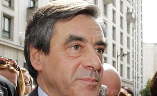 Le Premier ministre François Fillon a exhorté les responsables de l'UMP à "se battre sur (leurs) convictions" et à "ne céder ni à la gauche, ni au FN", selon des participants au bureau politique extraordinaire réuni lundi après-midi.