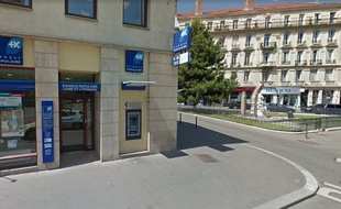 L'employée de banque n'est pas en danger.