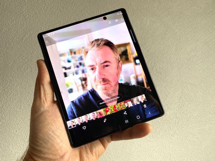 Les portraits réalisés façon selfies sont de qualité impeccable.
