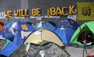 Des tentes des manifestants prodémocratie avec le message "Nous reviendrons" ("We will be back"), le 10 décembre 2014 à Hong Kong