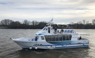 Le Navibus N2 sur la Loire à Nantes