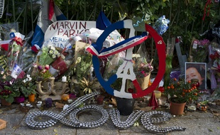 Hommages aux victimes de l'attentat du Bataclan. Boulevard Voltaire, Paris, FRANCE.