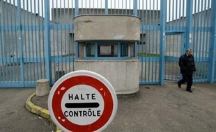 Les deux détenus évadés dimanche de la centrale de Moulins ont été interpellés par une brigade anti-criminalité soutenue par des effectifs locaux mardi peu avant 06H00 sur l'autoroute A86, près de Créteil (Val-de-Marne)