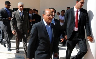 Les dirigeants tunisiens ont été chassés vendredi par des manifestants d'un syndicat policier lors d'une cérémonie en hommage à deux gendarmes tués par un groupe armé, une action témoignant du malaise des forces luttant contre la mouvance jihadiste.