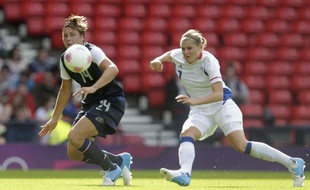 Les Bleues ont fait vaciller les Etats-Unis, superpuissance du football, mais n'ont pas su préserver une avance de deux buts en s'inclinant 4 à 2, mercredi à Glasgow, pour les premiers pas d'une équipe de France féminine aux jeux Olympiques.