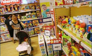 Un groupe de défense des travailleurs chinois a dénoncé mardi les conditions de travail dans les usines fabriquant les jouets des grandes marques internationales, renvoyant sur celles-ci la responsabilité des défauts des produits Made in China.