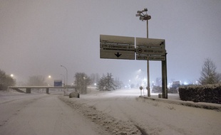 La RN118 sous la neige près de Vélizy-Villacoublay, le 7 février 2018.