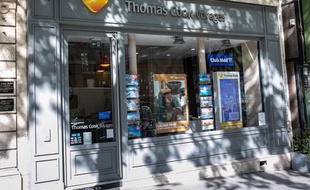 Une agence voyage de Thomas Cook à Paris.