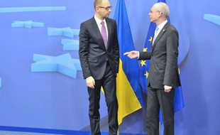 Le Premier ministre ukrainien, Arseni Iatseniouk et le président du Conseil de l'Union européenne Herman Van Rompuy, à Bruxelles le 6 mars 2014