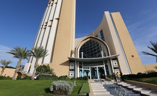 Le Corinthia, hôtel luxueux de Tripoli, a été le théâtre d'une attaque revendiquée par l'EI ce mardi matin.