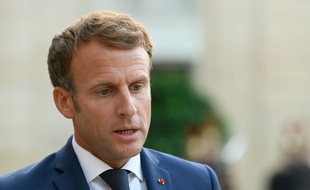 Emmanuel Macron devant l'Elysée le 31 août 2021.