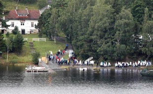Quatre Jeunes travaillistes ayant survécu à la tuerie perpétrée par Anders Behring Breivik sur l'île d'Utoeya en 2011 entrent au Parlement norvégien, a annoncé le Parti travailliste mardi, au lendemain des élections législatives.