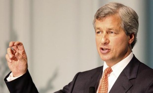 Le PDG de la banque américaine JPMorgan Chase, Jamie Dimon, a traité vendredi de "tempête dans un verre d'eau" le bruit fait par les prises de positions massives d'un trader français basé à Londres, Bruno Michel Iksil
