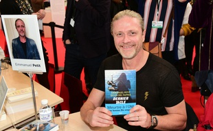 Le footballeur Emmanuel Petit vient d'écrire son premier roman.